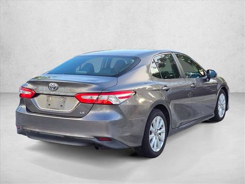 Used 2018 Toyota Camry LE FWD image 5
