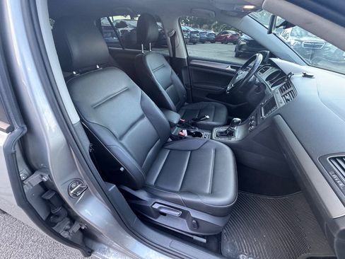 Used 2017 Volkswagen Golf SE FWD image 10