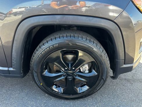 Used 2019 Jeep Compass Latitude FWD image 12