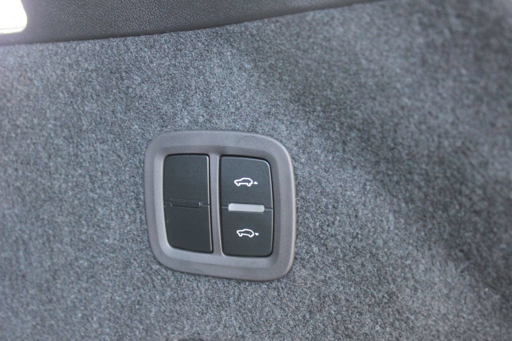 Used 2025 Porsche Cayenne Coupe AWD/4WD image 33
