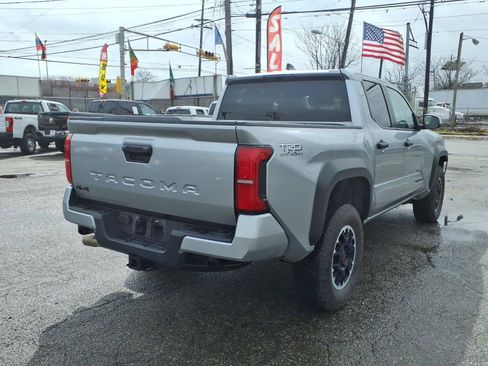 Used 2024 Toyota Tacoma TRD Off-Road AWD/4WD image 7