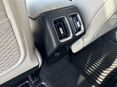 New 2025 Kia Sorento S image 28