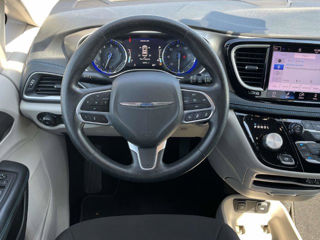 Certified 2021 Chrysler Pacifica Touring FWD image 17