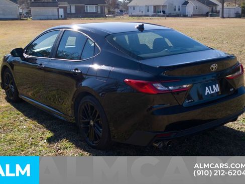 Used 2025 Toyota Camry SE image 10