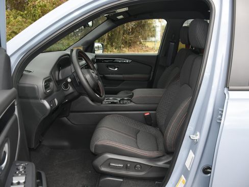 New 2026 Honda Pilot Sport image 3