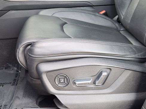 Used 2019 Audi Q8 Prestige w/ Luxury Package image 26