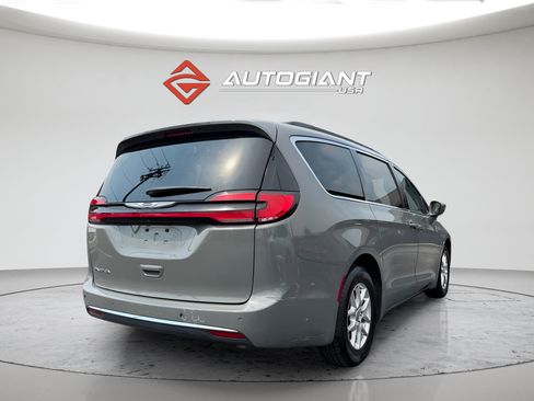 Used 2022 Chrysler Pacifica Touring-L FWD image 7