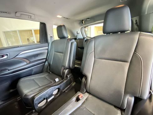 Used 2017 Toyota Highlander Limited AWD/4WD image 26