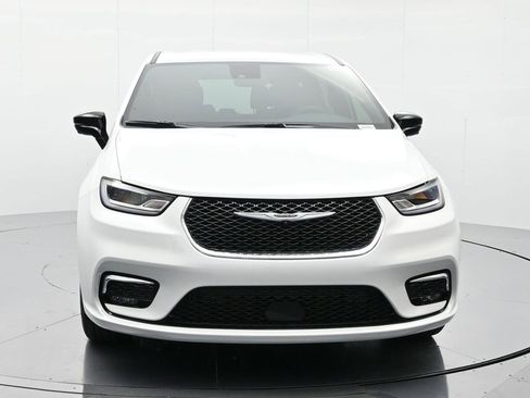 New 2026 Chrysler Pacifica Select image 2