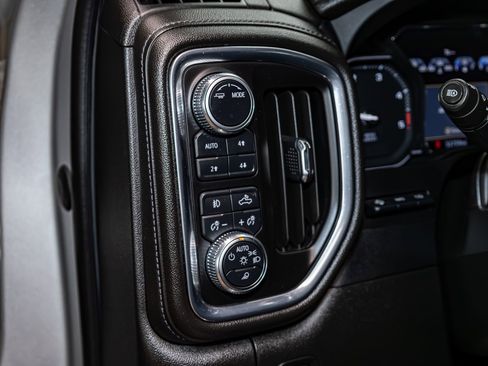 Used 2022 GMC Sierra 3500 Denali w/ Denali Ultimate Package image 21