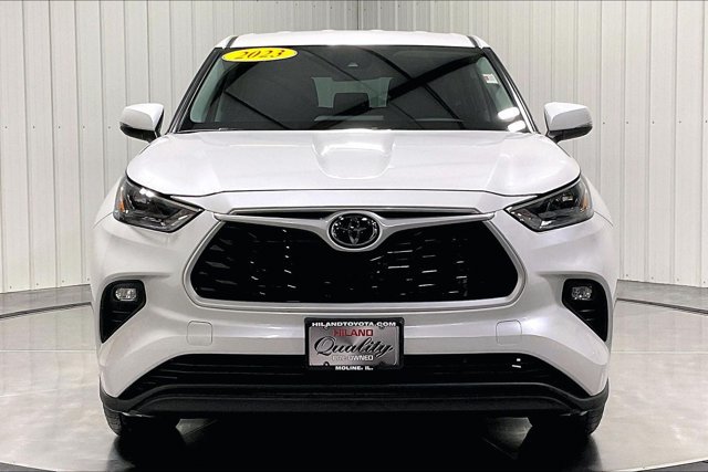 Used 2023 Toyota Highlander LE AWD/4WD image 2