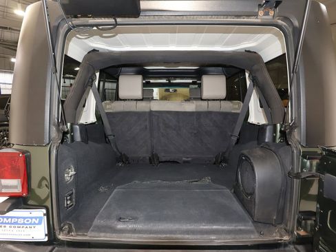 Used 2007 Jeep Wrangler Unlimited Sahara w/ Dual Top Group image 15