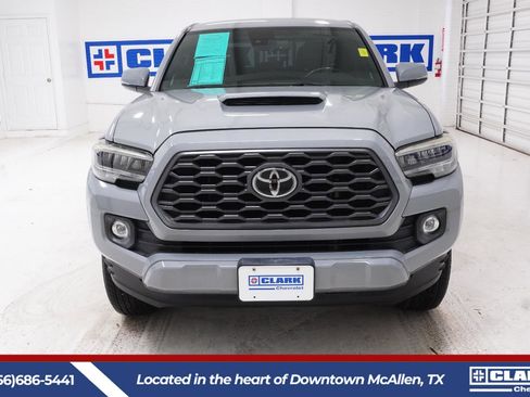 Used 2020 Toyota Tacoma TRD Sport w/ Technology Package RWD image 2