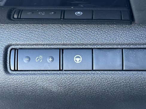 Used 2024 Nissan Pathfinder SV image 8