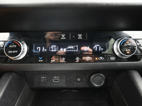 Used 2024 Mitsubishi Outlander SEL AWD/4WD image 17