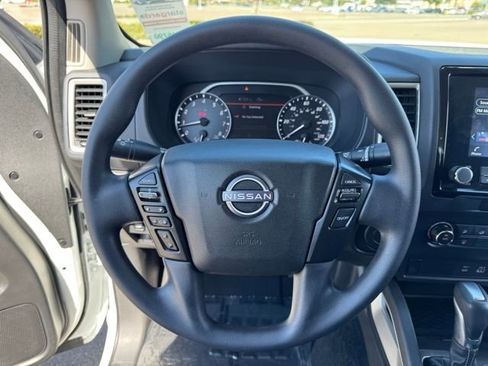 Used 2022 Nissan Frontier SV image 10