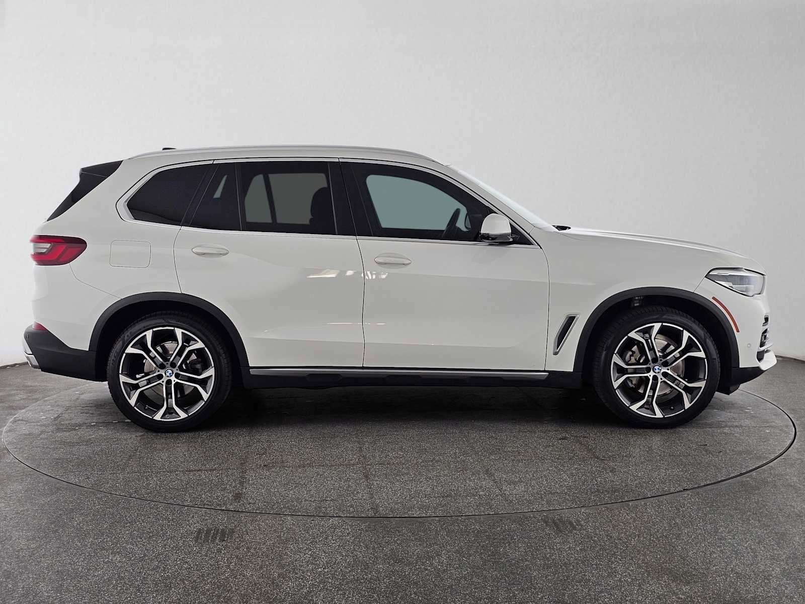 Used 2021 BMW X5 sDrive40i w/ Convenience Package RWD image 2