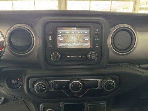 Used 2018 Jeep Wrangler Sport image 17