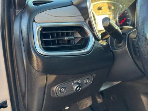 Used 2019 Chevrolet Equinox Premier image 21