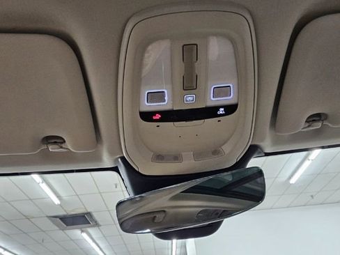 Used 2022 Volvo XC60 B5 Momentum w/ Climate Package image 22