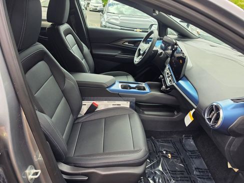 New 2026 Chevrolet Equinox EV LT AWD/4WD image 11