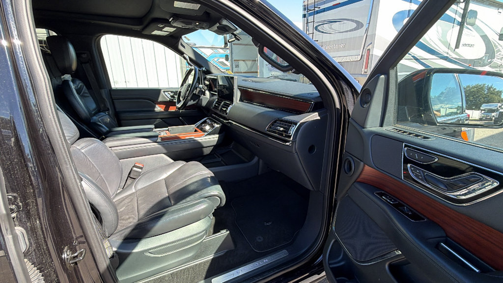 Used 2023 Lincoln Navigator Reserve RWD image 27