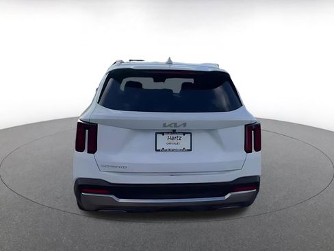 Used 2024 Kia Sorento S image 12