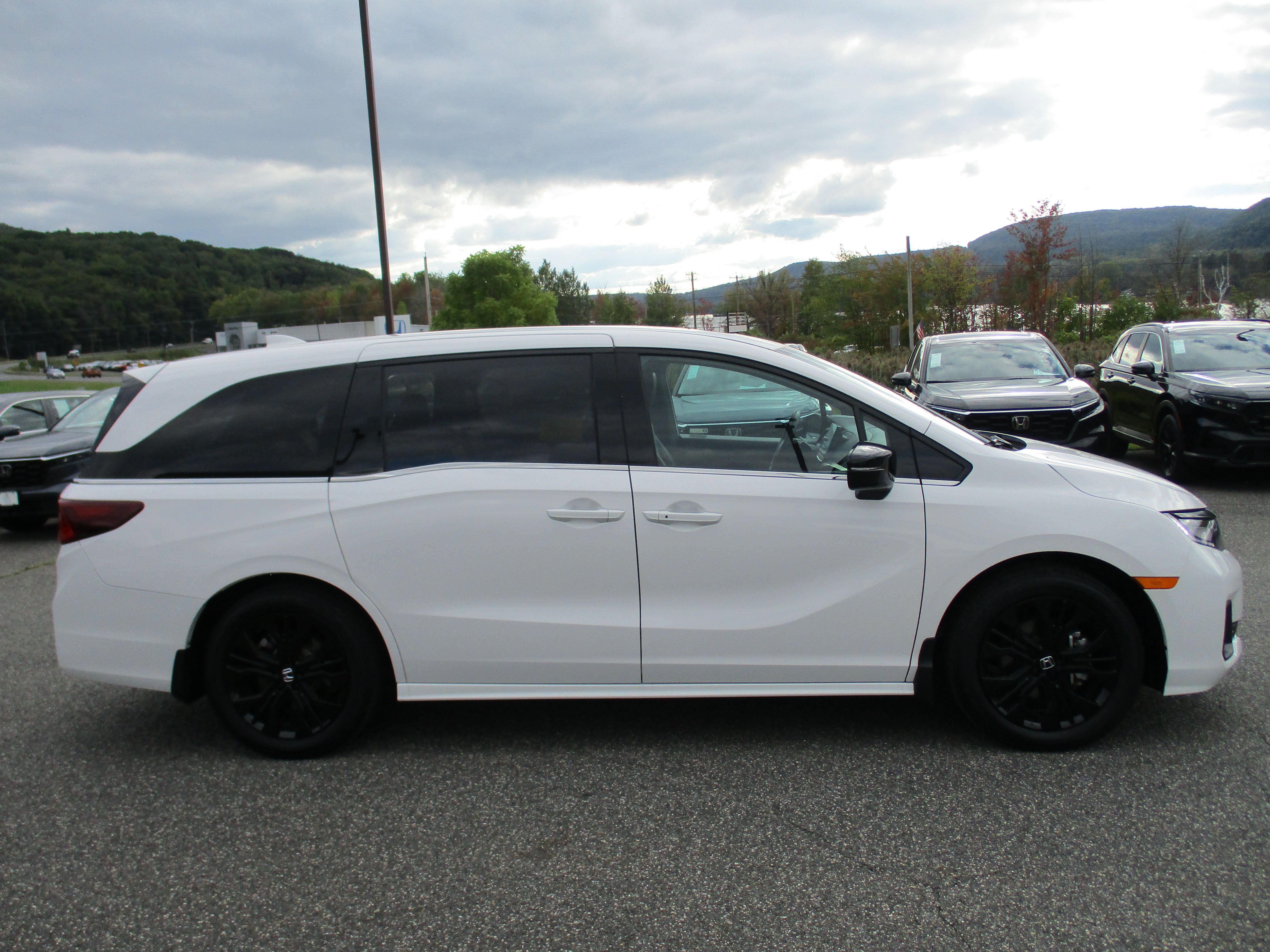 Certified 2025 Honda Odyssey Sport-L image 4
