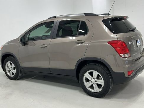 Used 2022 Chevrolet Trax LT w/ Premium Seat Package AWD/4WD image 3