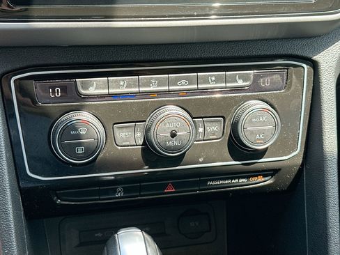 Used 2022 Volkswagen Atlas SEL Premium image 19