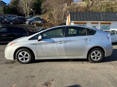 Used 2013 Toyota Prius Two image 2