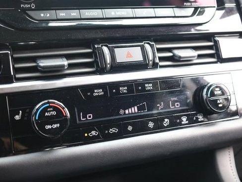 Certified 2025 Nissan Pathfinder SV FWD image 15