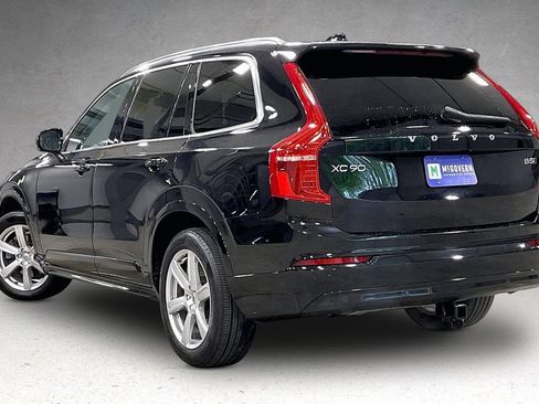 Used 2023 Volvo XC90 B5 Core AWD/4WD image 4
