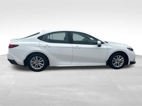 Used 2025 Toyota Camry SE FWD image 8