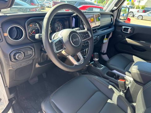 Certified 2025 Jeep Wrangler Unlimited Sahara image 17