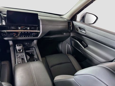 Used 2026 Nissan Pathfinder SL FWD image 15