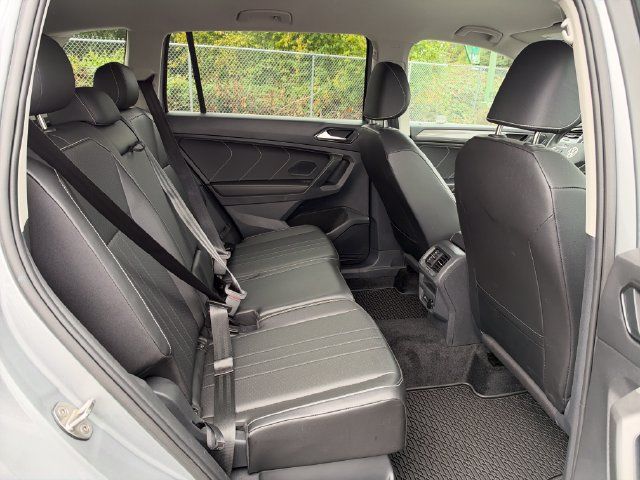 Used 2023 Volkswagen Tiguan SE AWD/4WD image 10