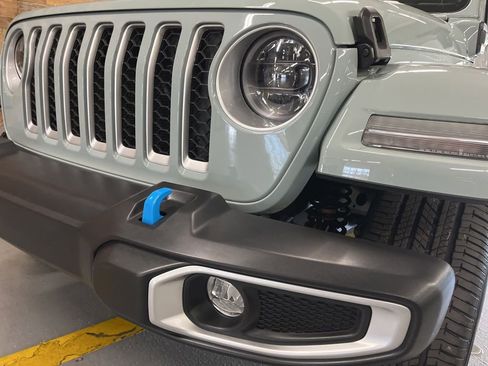 Used 2023 Jeep Wrangler Unlimited Sahara w/ Cold Weather Group AWD/4WD image 9