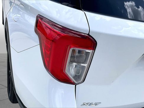 Used 2020 Ford Explorer XLT w/ Equipment Group 202A RWD image 28