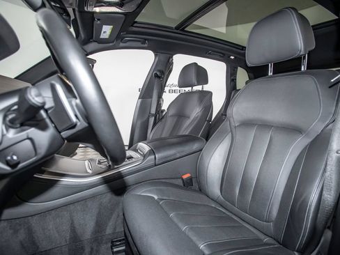 Used 2022 BMW X5 xDrive40i w/ M Sport Package AWD/4WD image 13