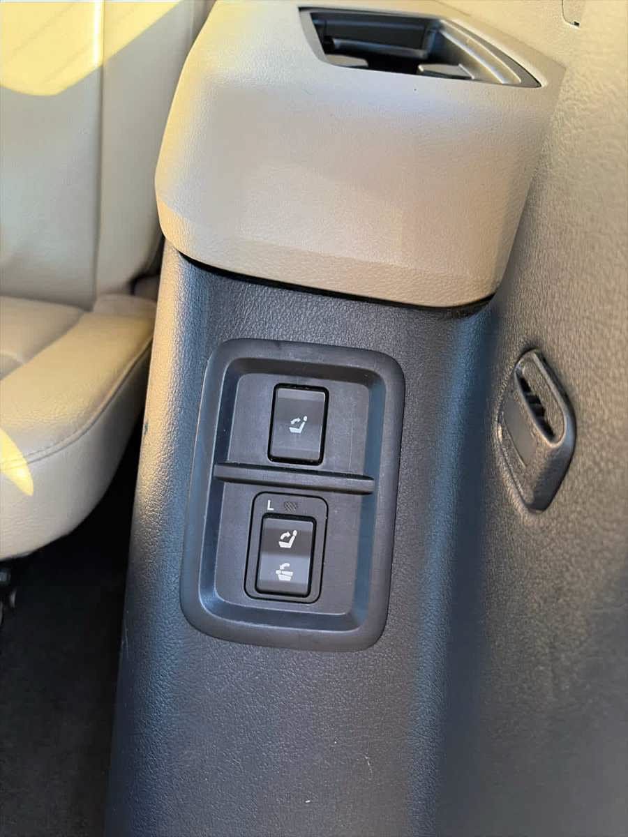 Used 2012 Toyota Sequoia Platinum AWD/4WD image 29