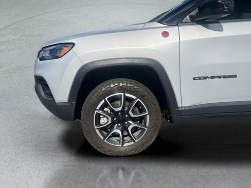 Used 2024 Jeep Compass Trailhawk AWD/4WD image 30