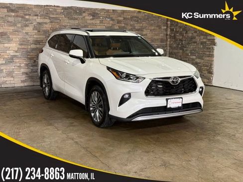 Used 2021 Toyota Highlander Platinum AWD/4WD image 1