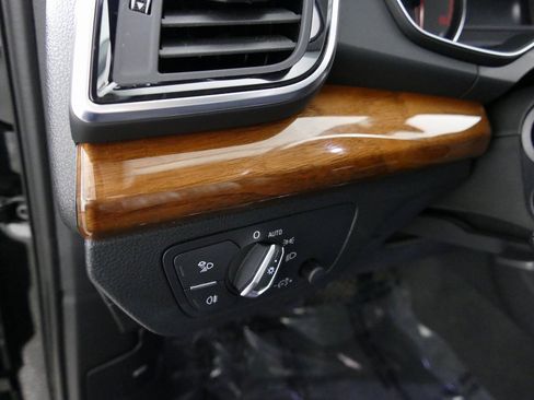 Used 2022 Audi Q5 2.0T Premium w/ Convenience Package image 14