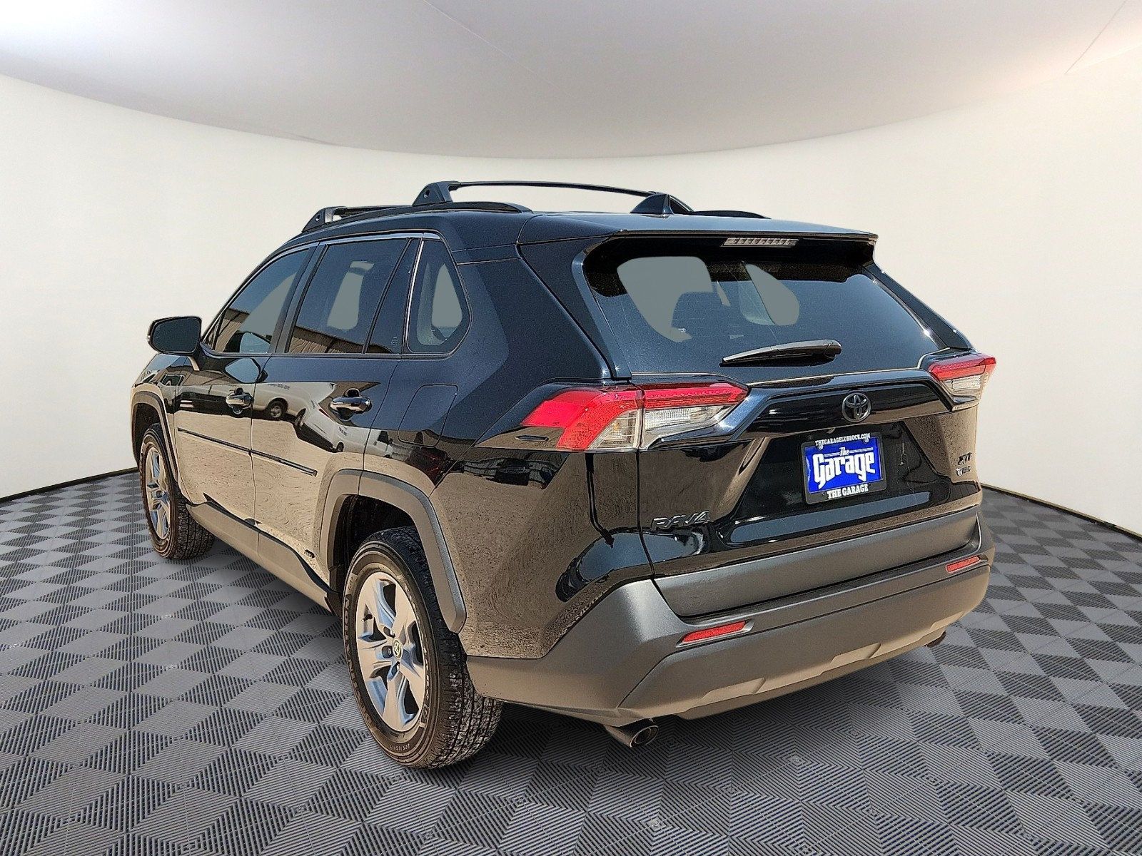 Used 2025 Toyota RAV4 XLE w/ Convenience Package AWD/4WD image 3