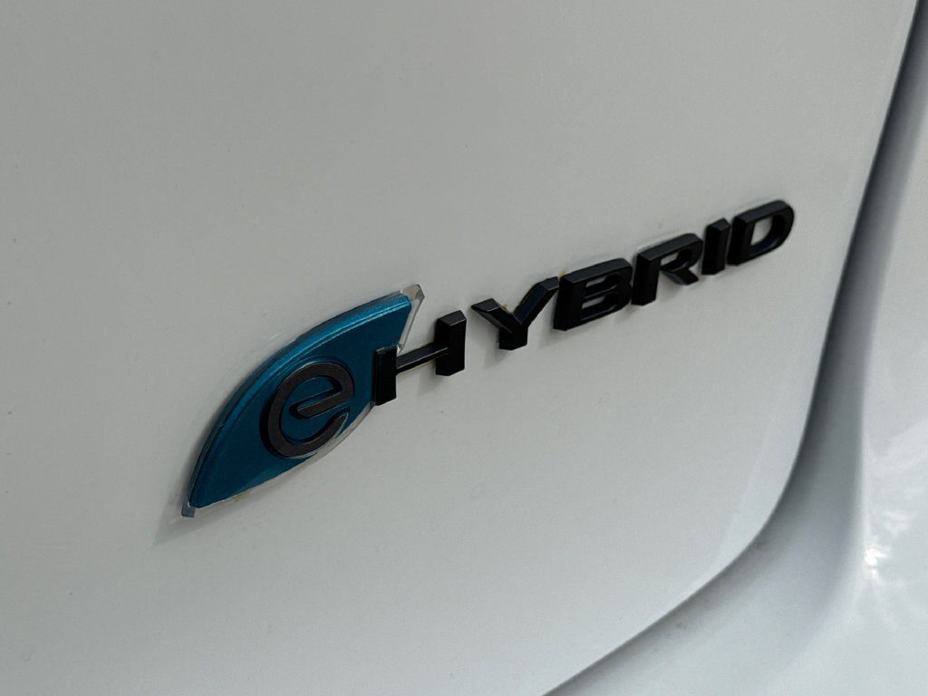Used 2024 Chrysler Pacifica Limited FWD image 11
