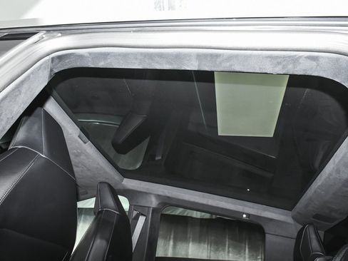 Used 2025 Tesla Cybertruck AWD Crew Cab image 57