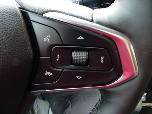 Used 2025 Chevrolet Trax ACTIV w/ Sunroof Package FWD image 24
