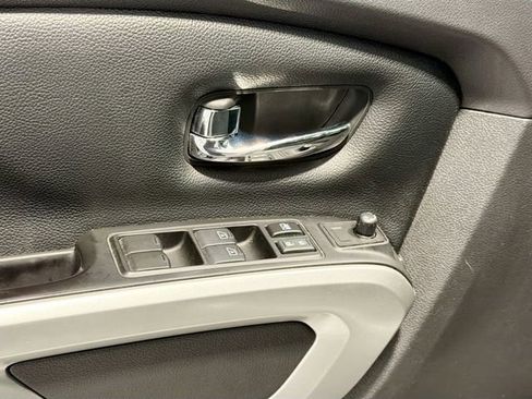 Used 2018 Nissan Titan SV w/ SV Convenience Package AWD/4WD image 14