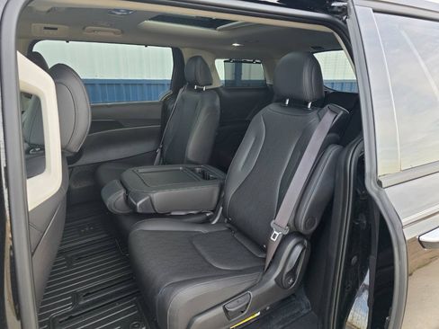 Used 2025 Kia Carnival SX w/ SX Dark Edition Package FWD image 28